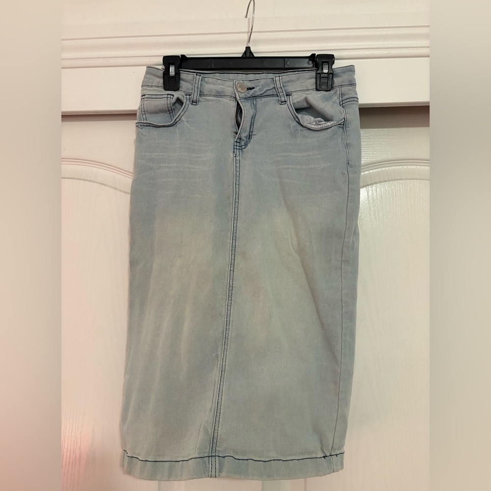 Stylish Lightwash Denim Skirt